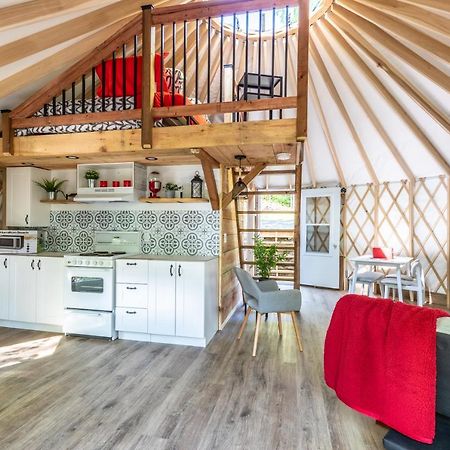 Yourtes Glamping Du Poisson Blanc Notre-Dame-du-Laus Esterno foto