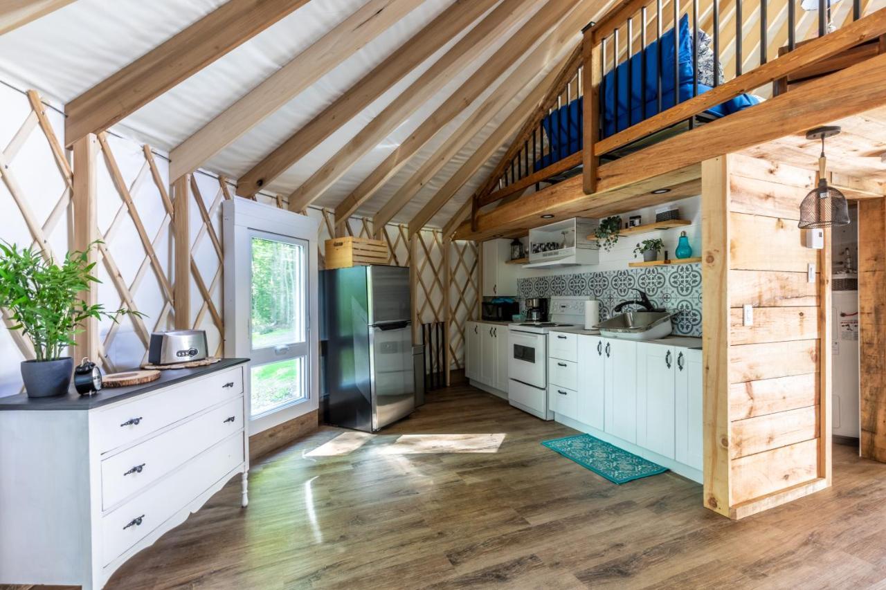 Yourtes Glamping Du Poisson Blanc Notre-Dame-du-Laus Esterno foto