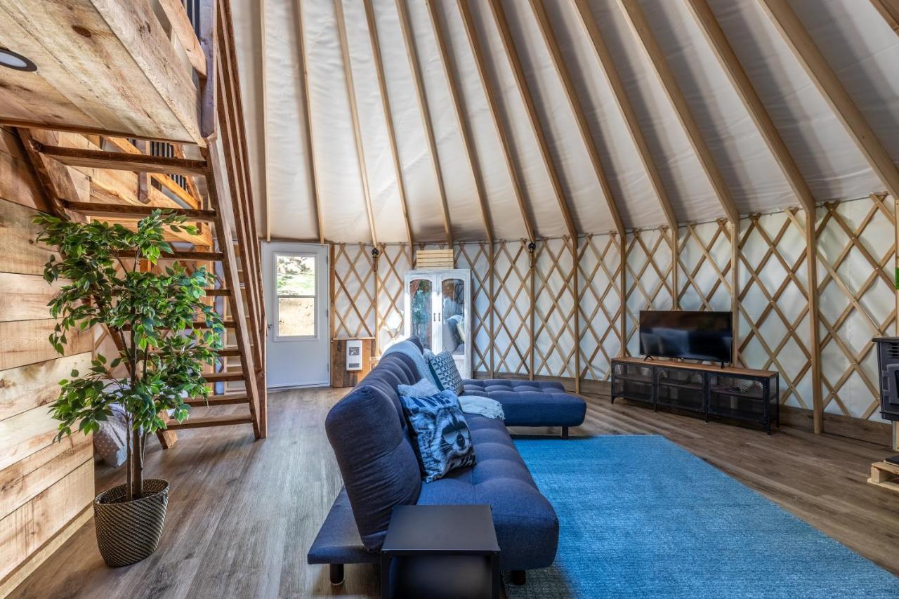 Yourtes Glamping Du Poisson Blanc Notre-Dame-du-Laus Esterno foto